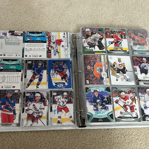 All NHL teams cards in a binder filled with cards, the cards are perfect - Picture 6 of 8